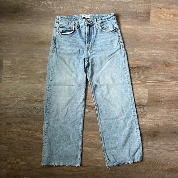 Zara Denim - Zara Wide Leg Light Wash Cropped Raw Hem Jeans Size 8